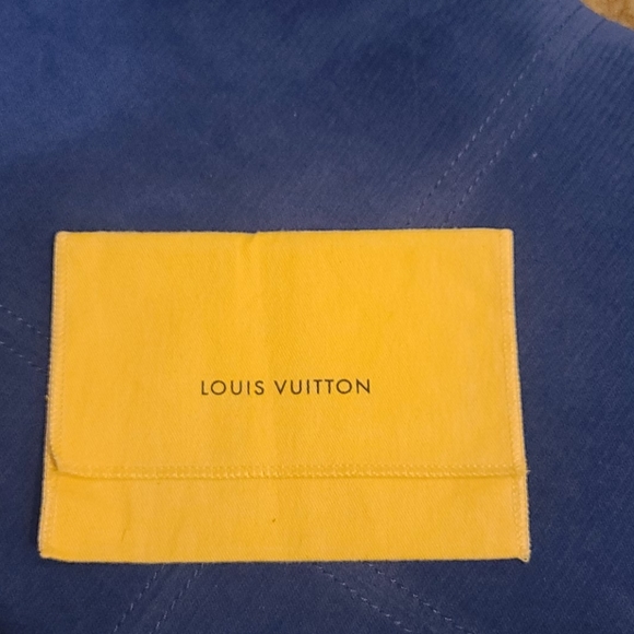 Authentic Louis Vuitton small 👝 - Picture 1 of 5